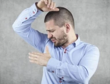 Αυτό είναι το μυστικό για να μην μυρίζουν οι μασχάλες σας από τον ιδρώτα